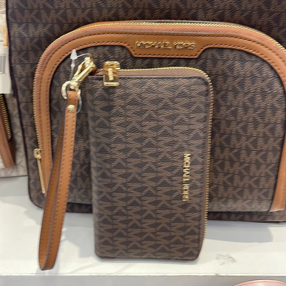 Michael Kors MK Signature Large Flat Multi-Function Phone Case Wallet Wristlet